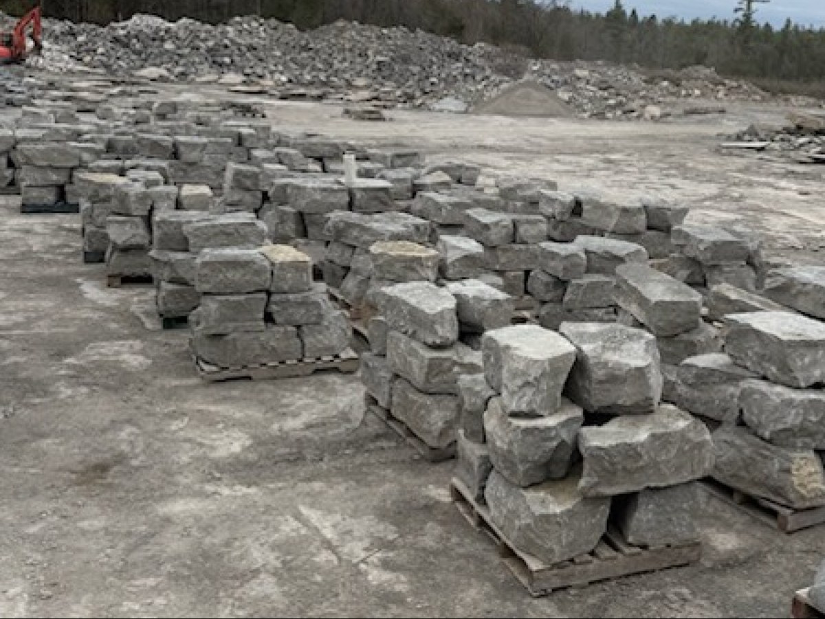 Skidded Armour Stone 10-13"